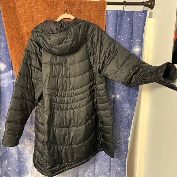 Black Columbia puffer coat - Picture 3 of 4